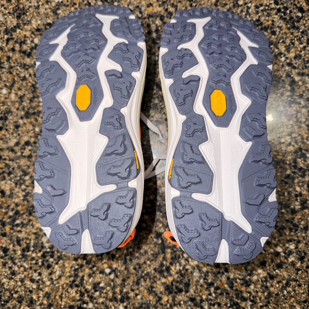 NEW Hoka Women's Speedgoat 6 White Neon Tangerine - Picture 4 of 5